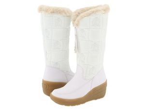 Be stylish (and snug) in the slush with Juicy Couture's Snow Flurry lined boot.